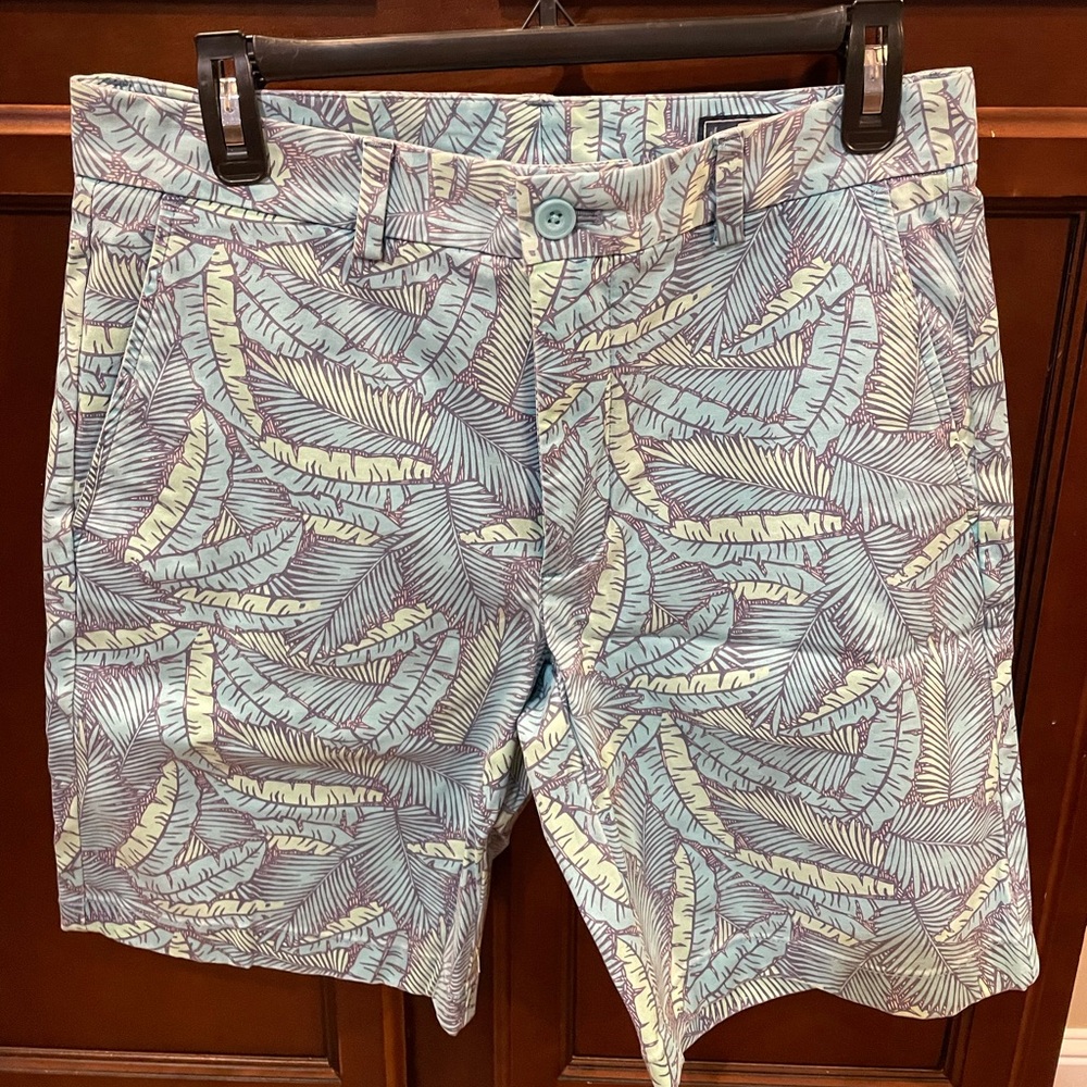 Vineyard Vines short sz 30 waist. NWOT